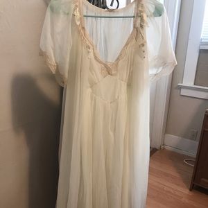 Vintage floor length lingerie nightgown & matching cover-up